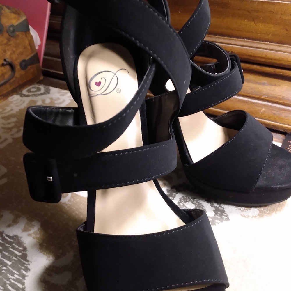 Heels - Picture 12 of 12